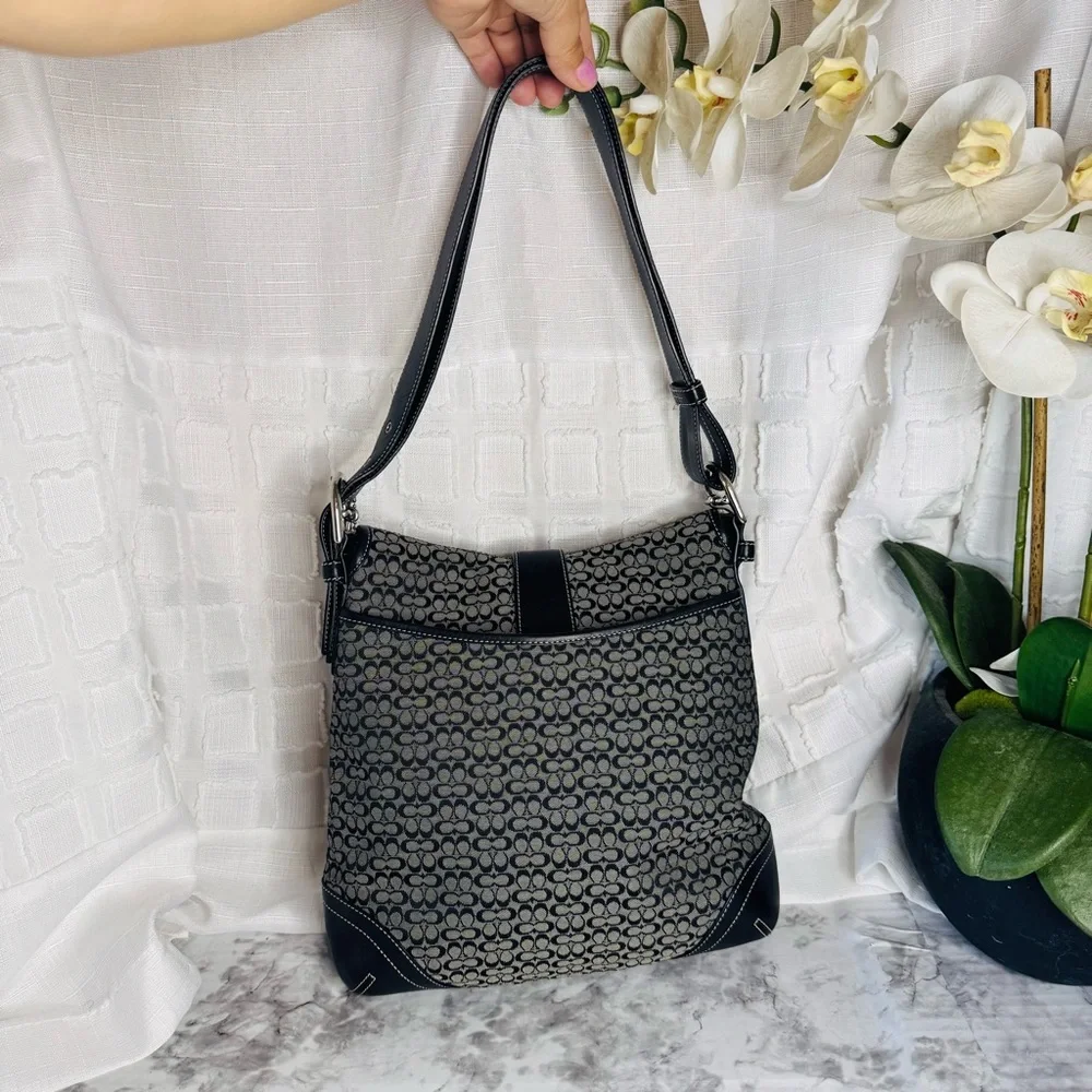 Coach Hobo Crossbody Bag in Signature Canvas - Picture 4 of 9